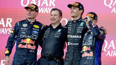 George Russell se sube a lo más alto del podio de Azerbaiyán 2026, por delante de los Red Bull